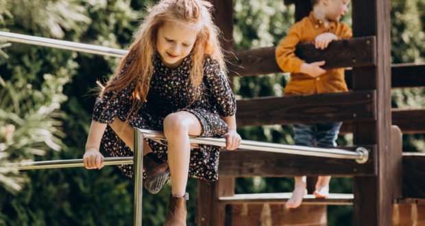 I na zahradě můžete svým potomkům postavit fajnové hřiště