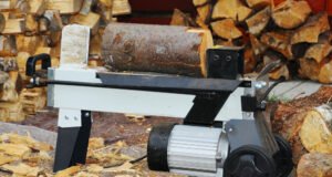 Vyměňte sekyrku a špalek za štípač dřeva